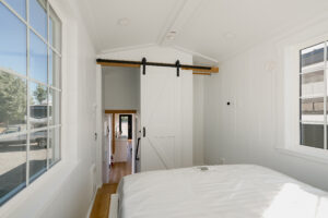 CG6 Daniel Gooseneck Bedroom